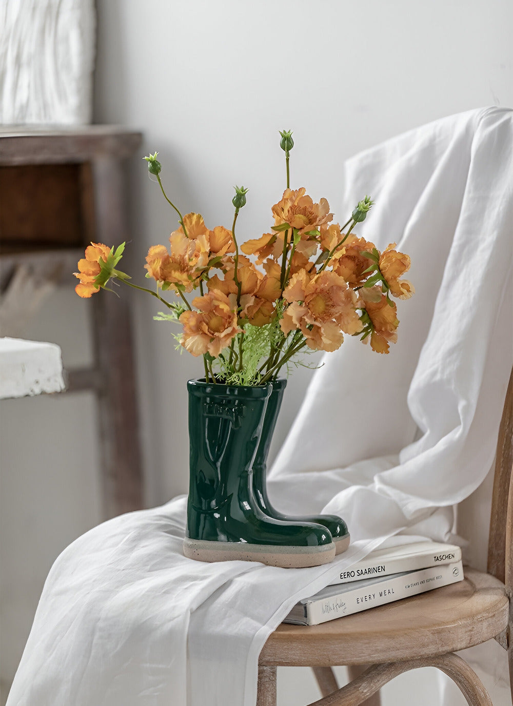 Stylische Keramikvase mit einzigartigem Stiefeldesign – dekorative Blumenvase für modernes Wohnambiente