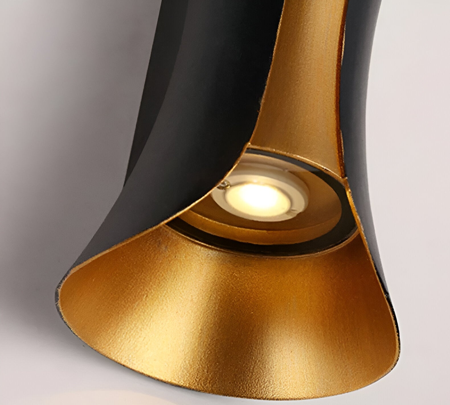 TwinBeam Wandleuchte - Doppelkopf LED Wandleuchte - Schwarz/Gold Wasserdichte Außenlampe