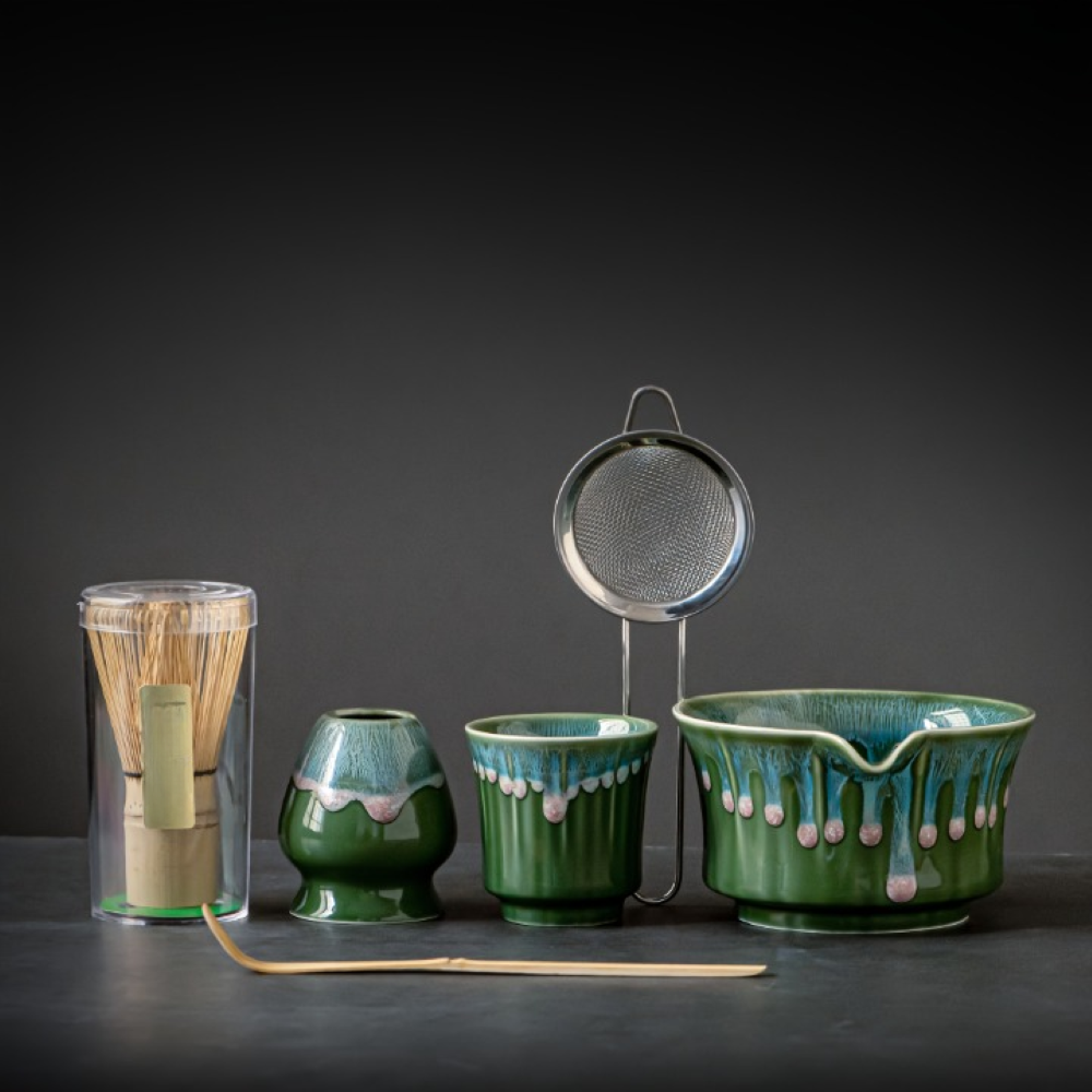 Japanisches Matcha Tee Set - 6-teilig - Keramik Matcha Schale, Bambusbesen, Sieb & Löffel - Geschenkset