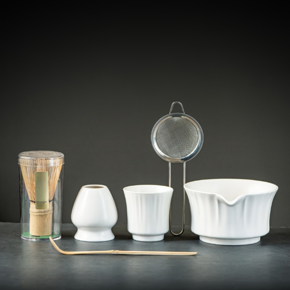 Japanisches Matcha Tee Set - 6-teilig - Keramik Matcha Schale, Bambusbesen, Sieb & Löffel - Geschenkset