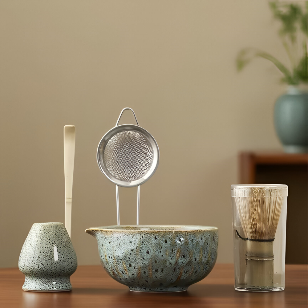 Authentisches Japanisches Tee-Set für Matcha – 5-tlg. Zubehör mit handgefertigter Keramikschale, Sieb & Bambuslöffel