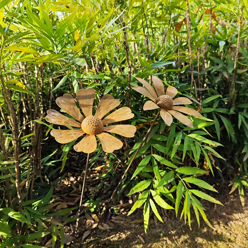 Kamille Gartenstecker aus Metall - Rustikale Gänseblümchen Gartenfigur 65cm - Wetterfeste Blumenskulptur Gartendeko