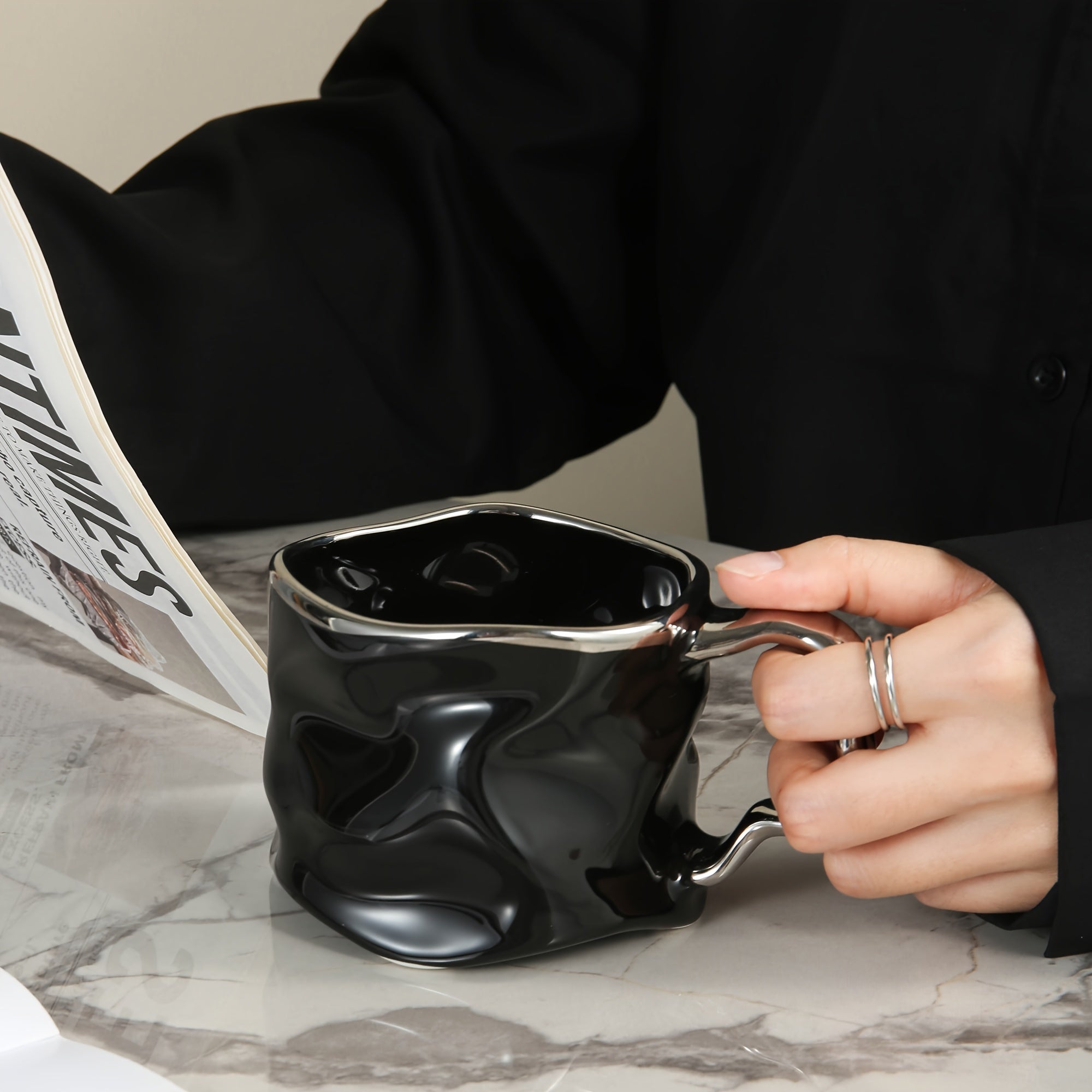 Kreative Keramiktasse - Zerknittertes Design in Schwarz und Silbergrau für Büro und Zuhause 4