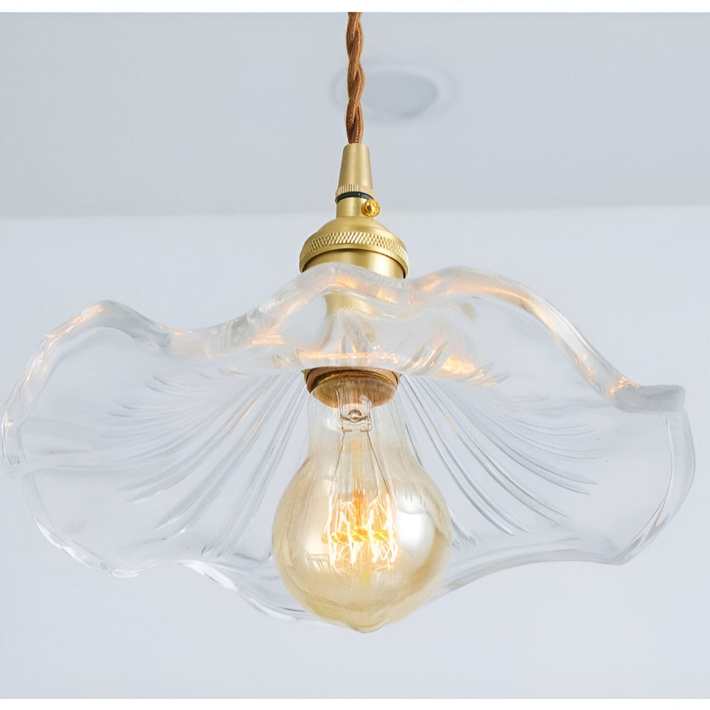 Lebendige Glas Pendelleuchte mit Kupferakzenten - Elegante Wohnkultur