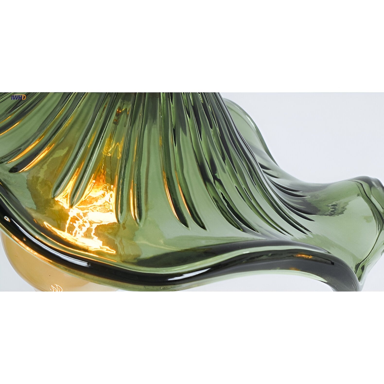 Lebendige Glas Pendelleuchte mit Kupferakzenten - Elegante Wohnkultur