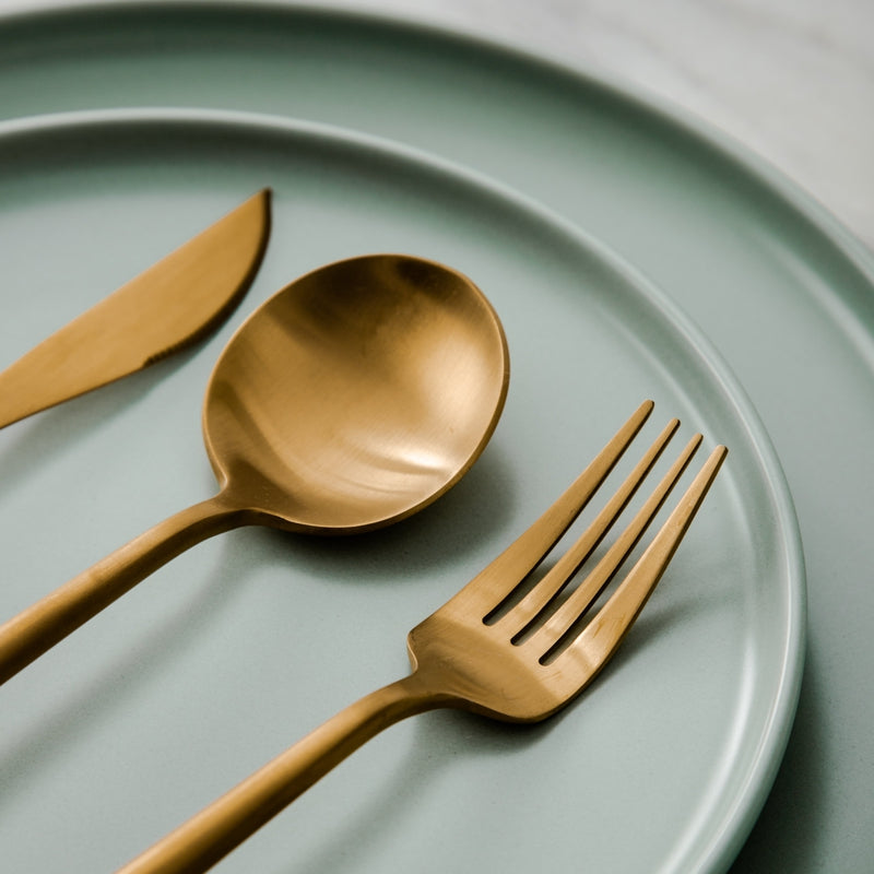 Minimalistisches Besteckset - Hochwertiger Edelstahl Gold für Elegante Anlässe 3