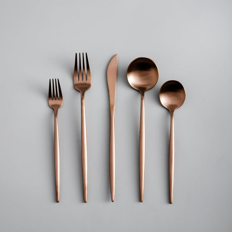 Minimalistisches Besteckset - Hochwertiger Edelstahl Gold für Elegante Anlässe 9