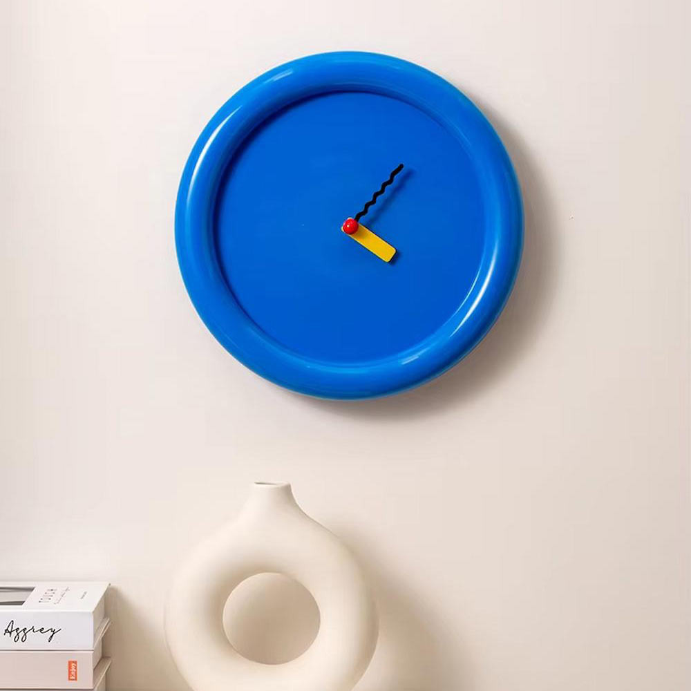 Moderne Design-Wanduhr Ø 30 cm – Kunststoff in verschiedenen Farben für das Wohnzimmer