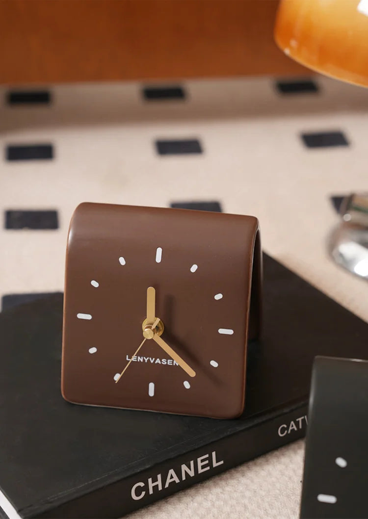 Moderne Keramik Schreibtischuhr - Mattbraun Elegantes Design für Ruhe und Stil 7