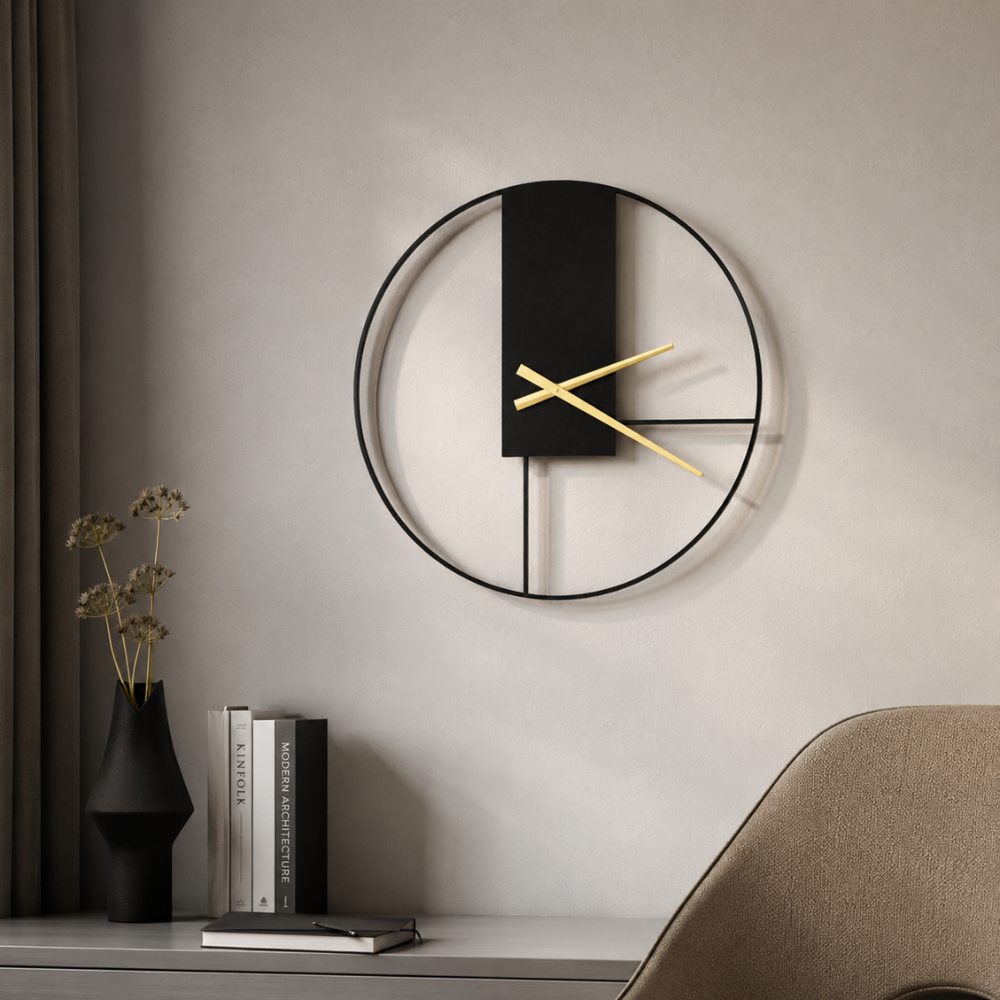 Moderne Wanduhr Metall Rund – Schwarze Design Uhr mit Goldenen Zeigern für Wohnzimmer, Büro & Flur