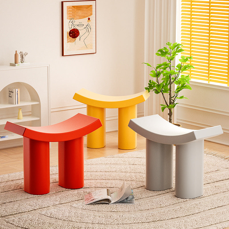 Nordic Contemporary Sitzhocker - Robuster Kunststoff in Bunt für Modernes Wohnambiente 1