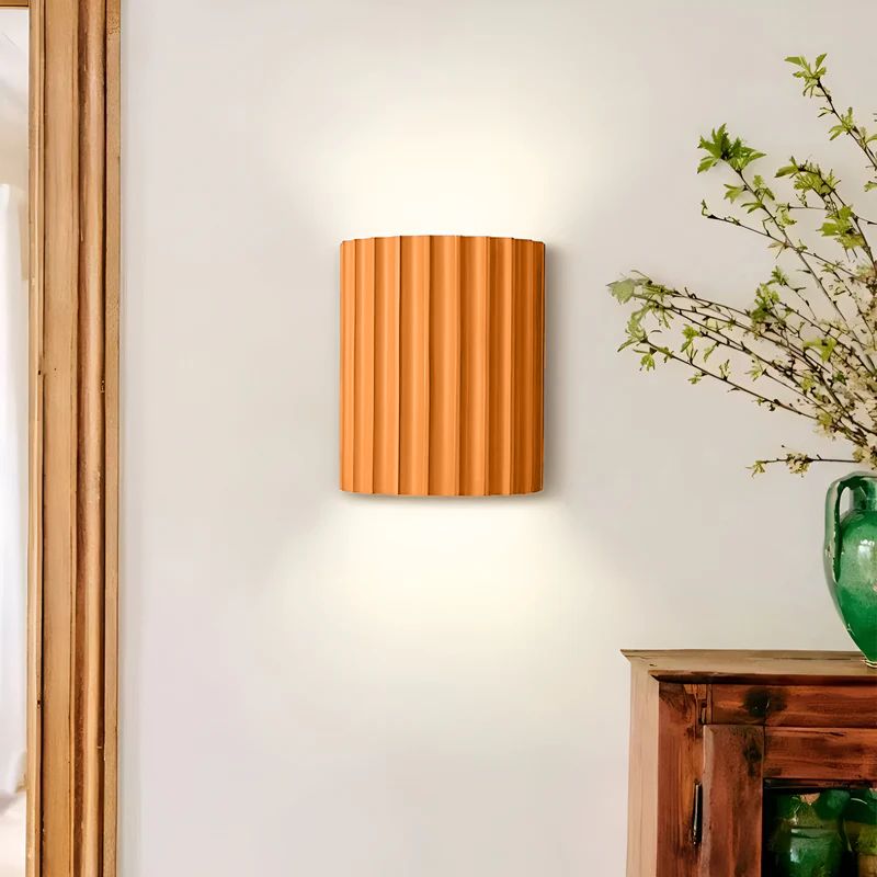 Gestreifte LED-Wandleuchte aus Kunstharz für moderne nordische Stimmung