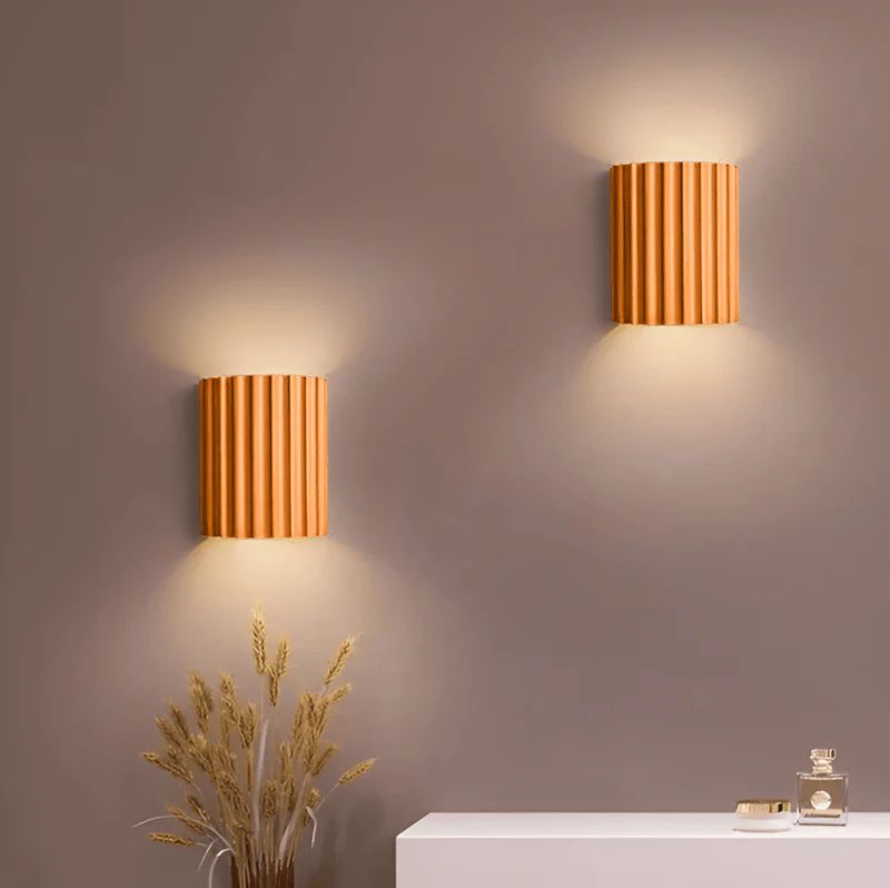 Gestreifte LED-Wandleuchte aus Kunstharz für moderne nordische Stimmung