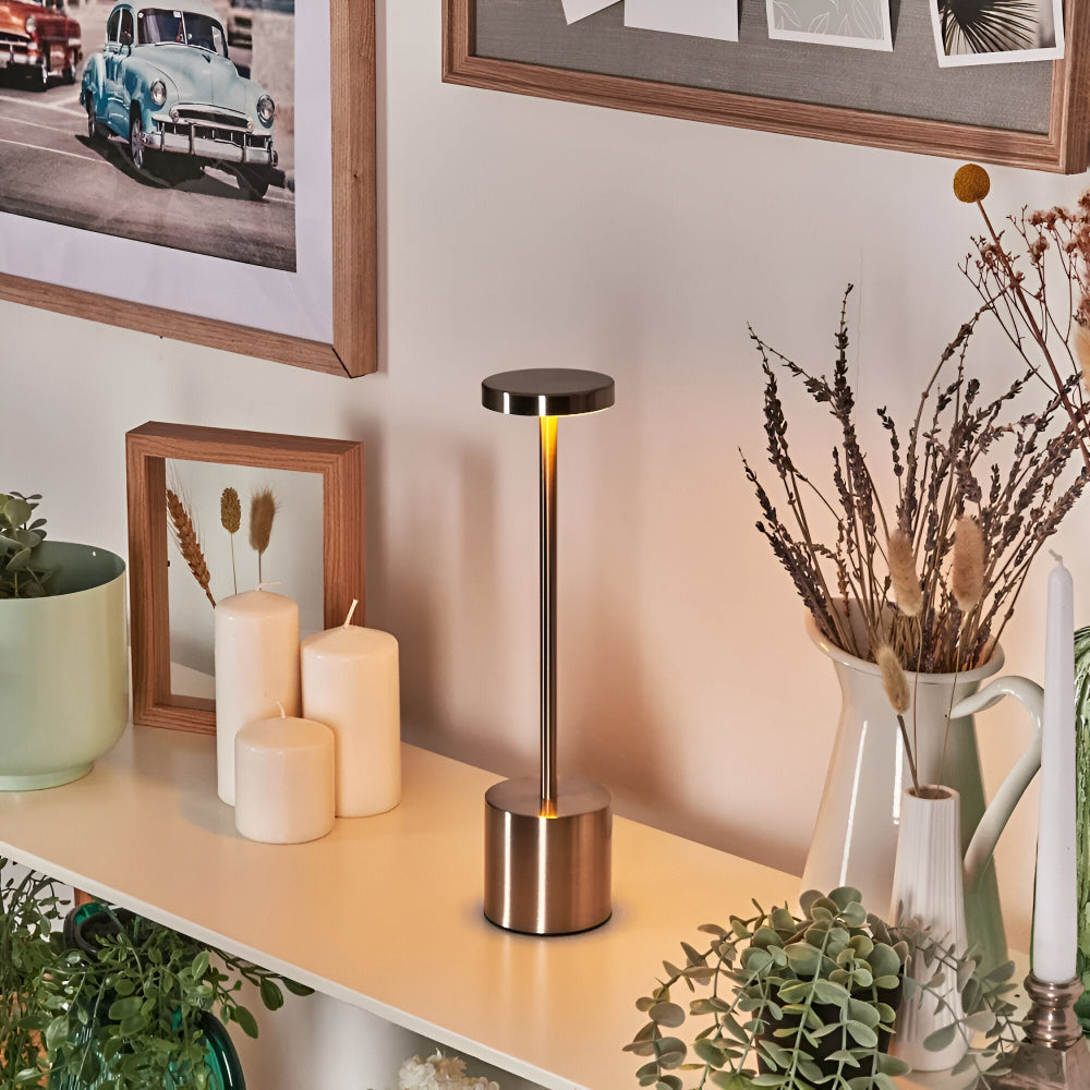RetroGlow - Retro-inspirierte LED-Tischleuchte mit kabelloser & USB-Ladung