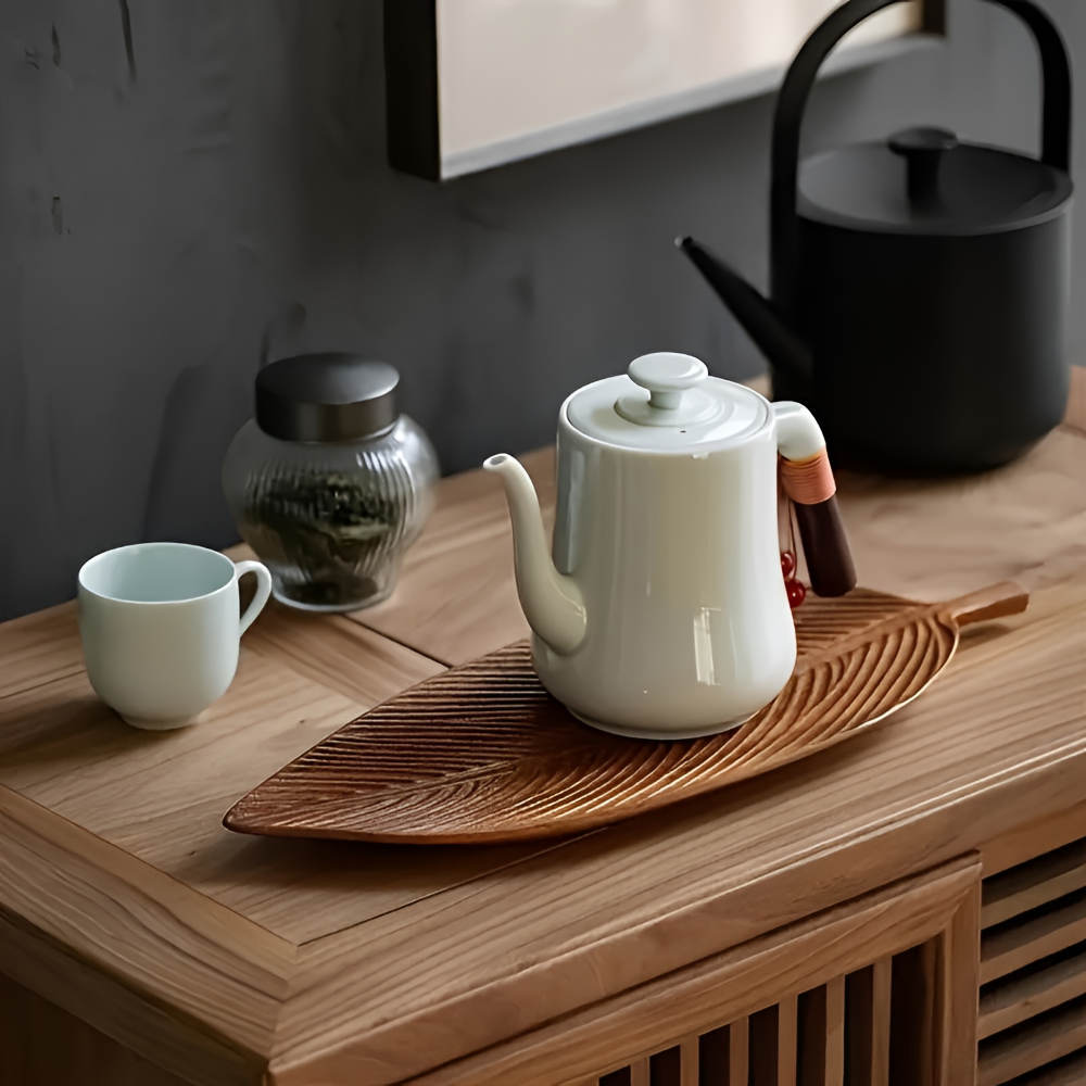 Serviertablett aus Akazienholz in Blattform mit Griff – Holzplatte für Obst & Sushi