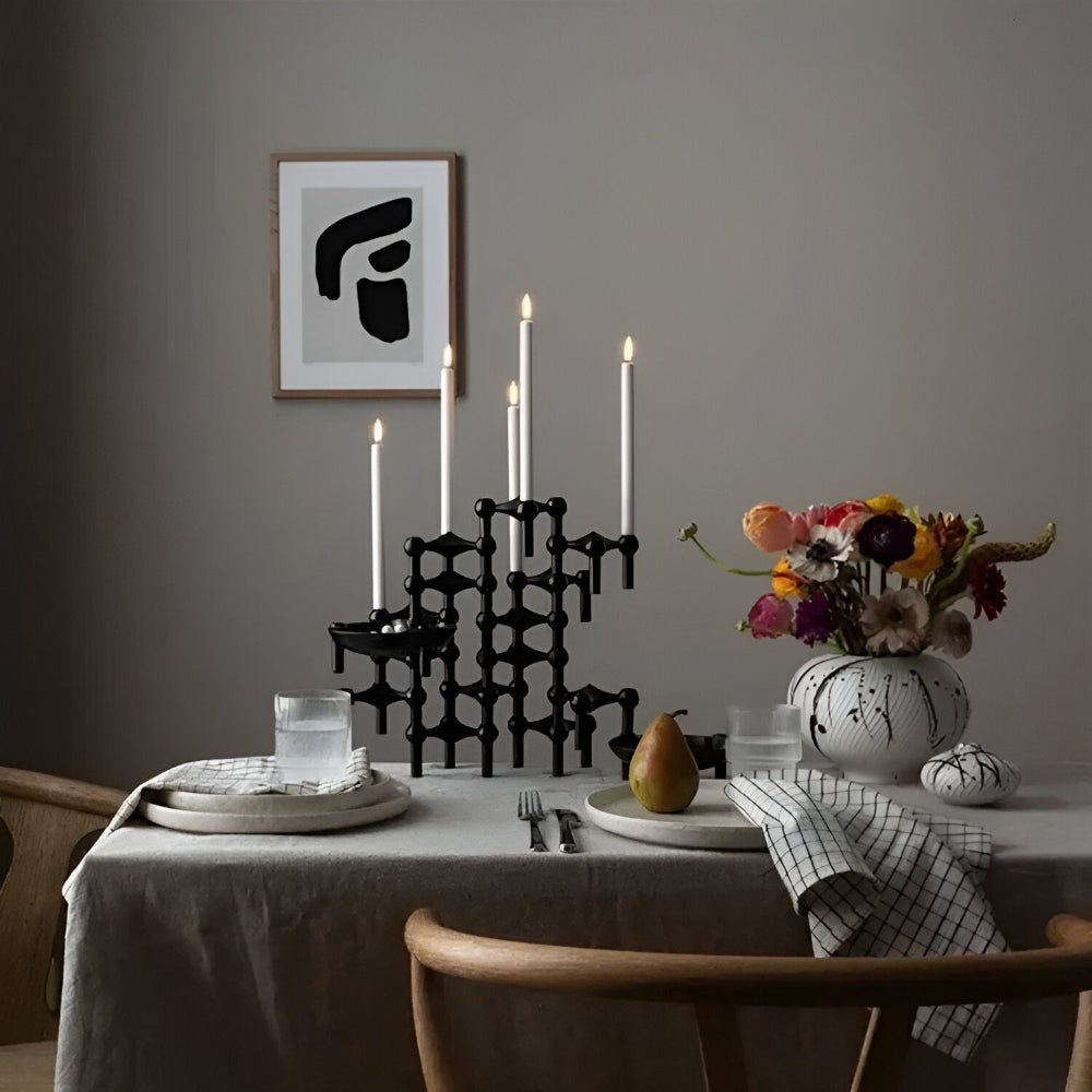 Stilvolle Silberne Kerzenhalter aus Metall - Skandinavischer Design Kerzenhalter für Zeitgenössische Innenräume