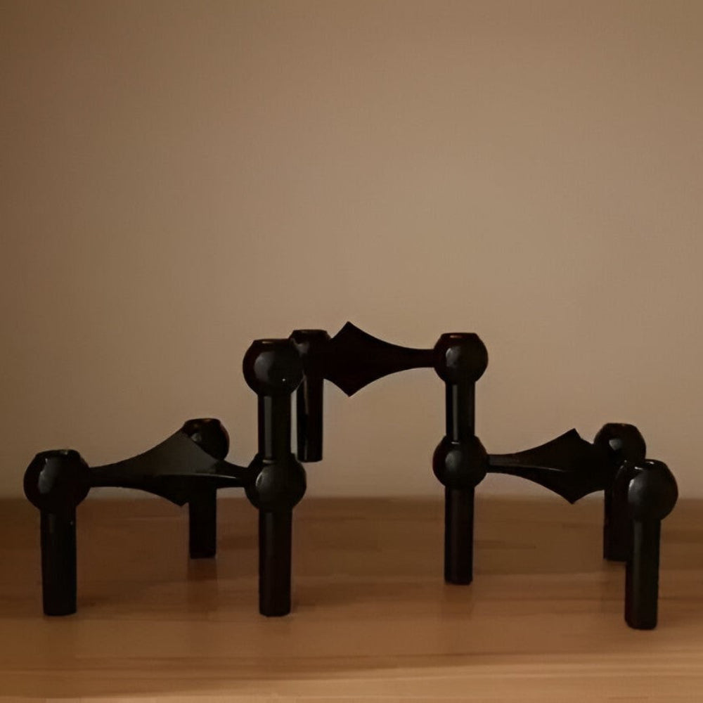 Stilvolle Silberne Kerzenhalter aus Metall - Skandinavischer Design Kerzenhalter für Zeitgenössische Innenräume