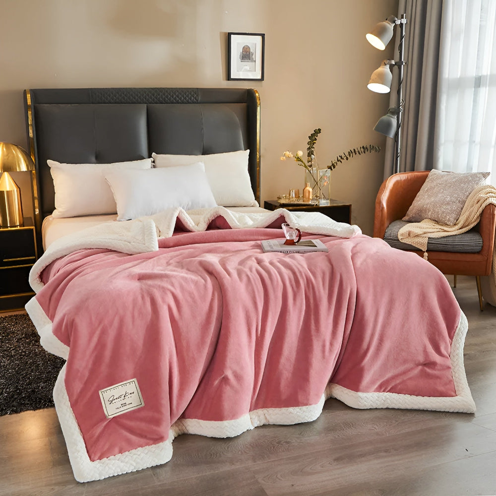 ThickPlush Bettdecke - Hochwertige Weiche Dreilagige Gesteppte Fleece Bettdecke