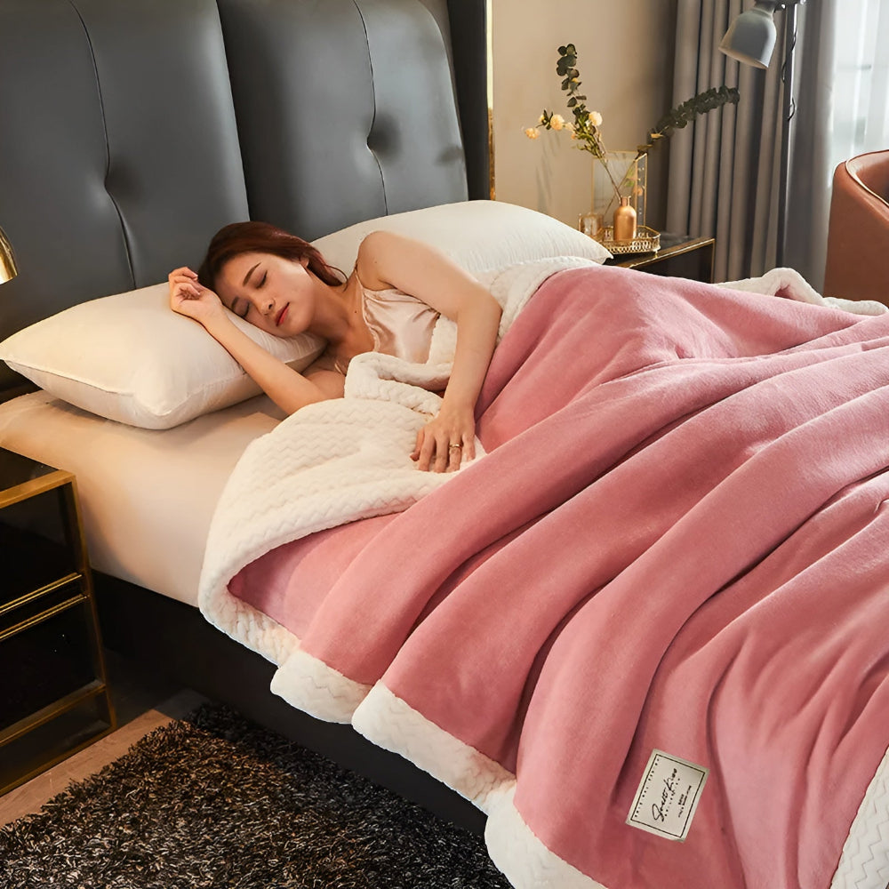 ThickPlush Bettdecke - Hochwertige Weiche Dreilagige Gesteppte Fleece Bettdecke