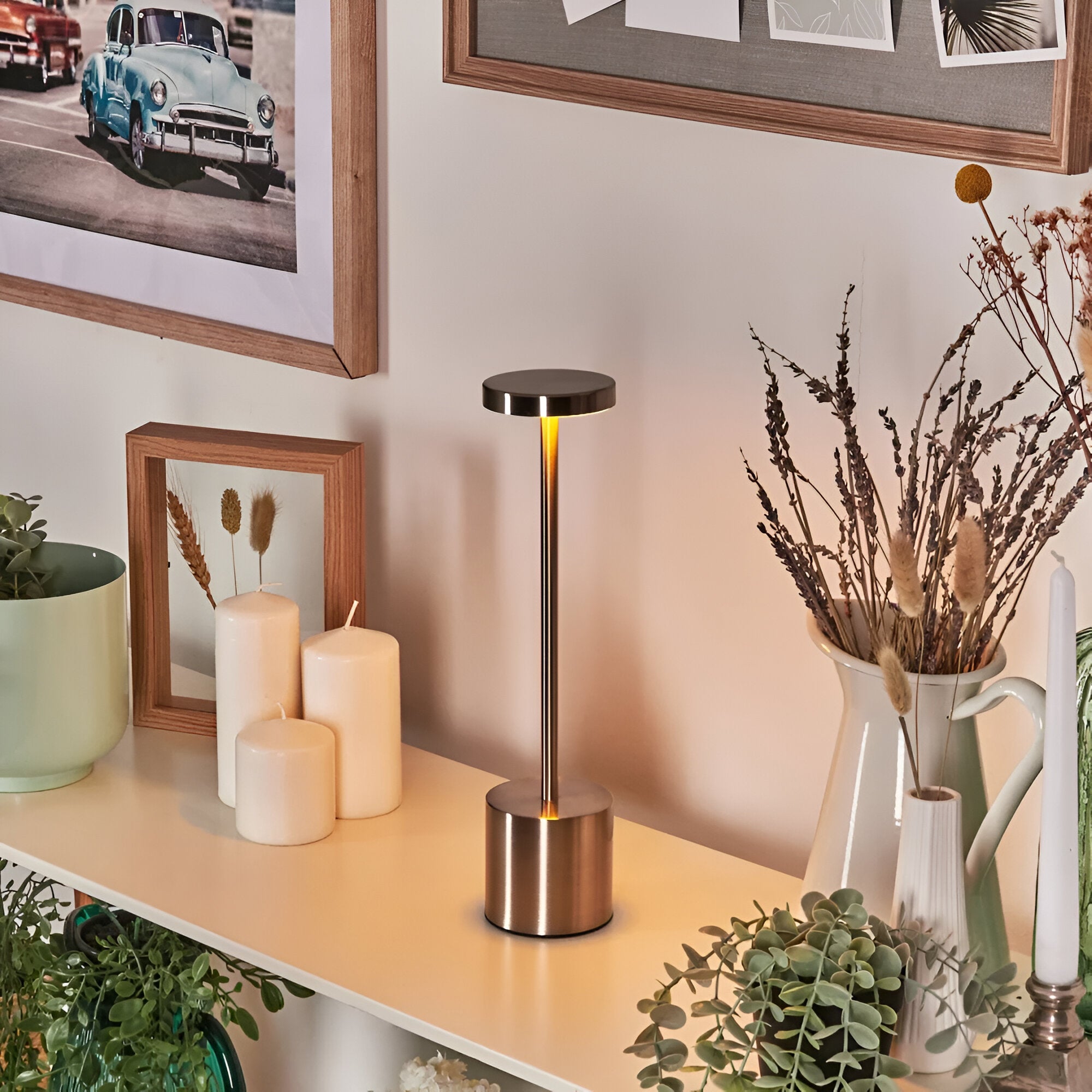 RetroGlow - Retro-inspirierte LED-Tischleuchte mit kabelloser & USB-Ladung