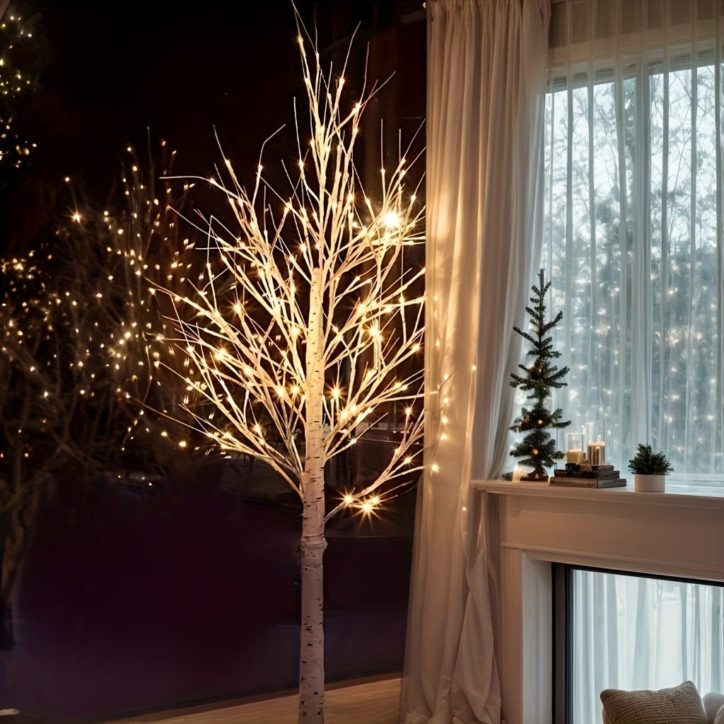 Hoher Lichterbaum Birke weiß mit warmweißen LEDs neben dem Fenster am Abend