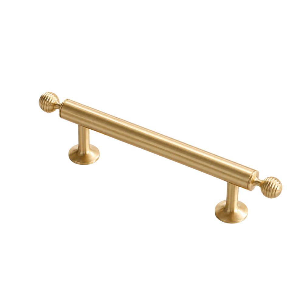 Möbelgriff Gold in Messingoptik, Lochabstand 128 mm, Länge 18,4 cm, auf weißem Hintergrund