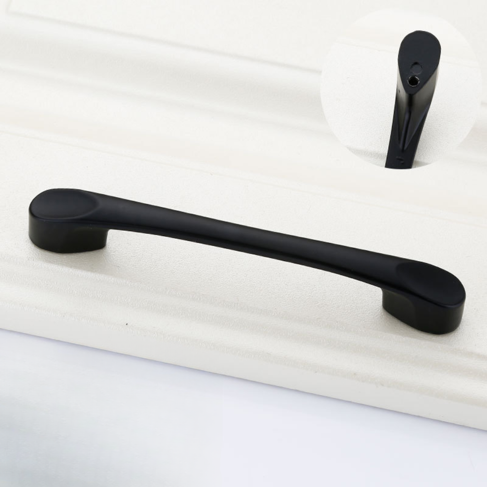 Schwarzer Bügelgriff 9002 mit abgerundeten Enden, Lochabstand 96 mm