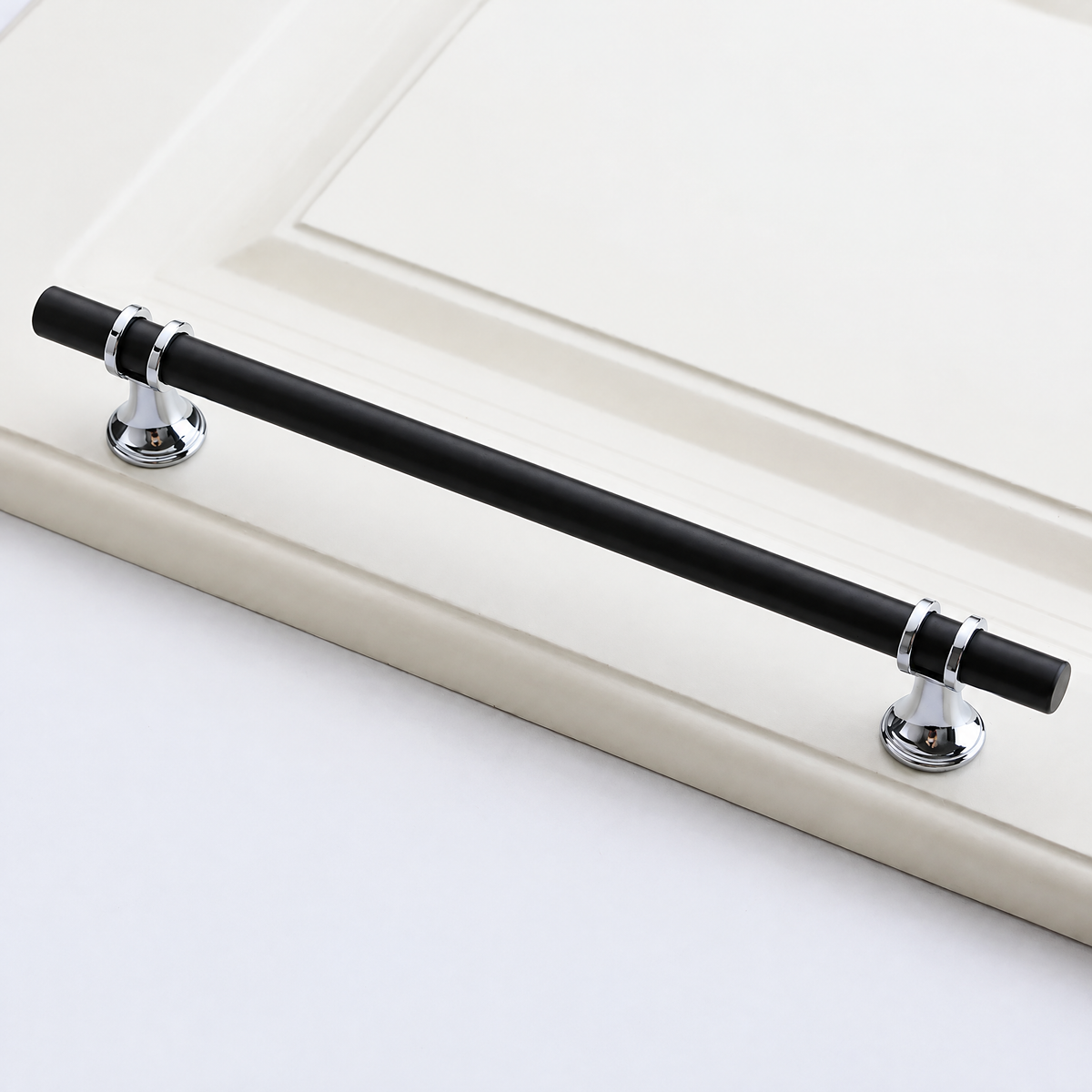 Möbelgriff Schwarz-Silber mit Lochabstand 192 mm