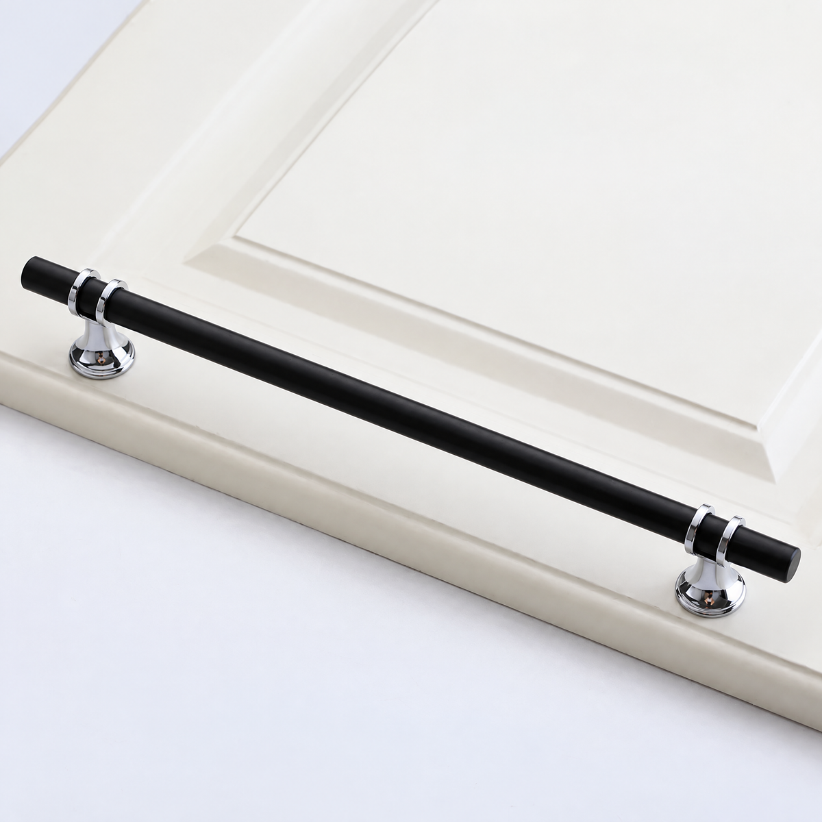 Möbelgriff Schwarz-Silber mit Lochabstand 224 mm