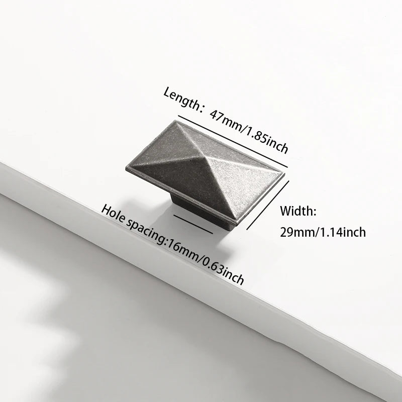 Maßbild Pyramidenknopf in Antiknickel, 47 x 29 mm, Lochabstand 16 mm