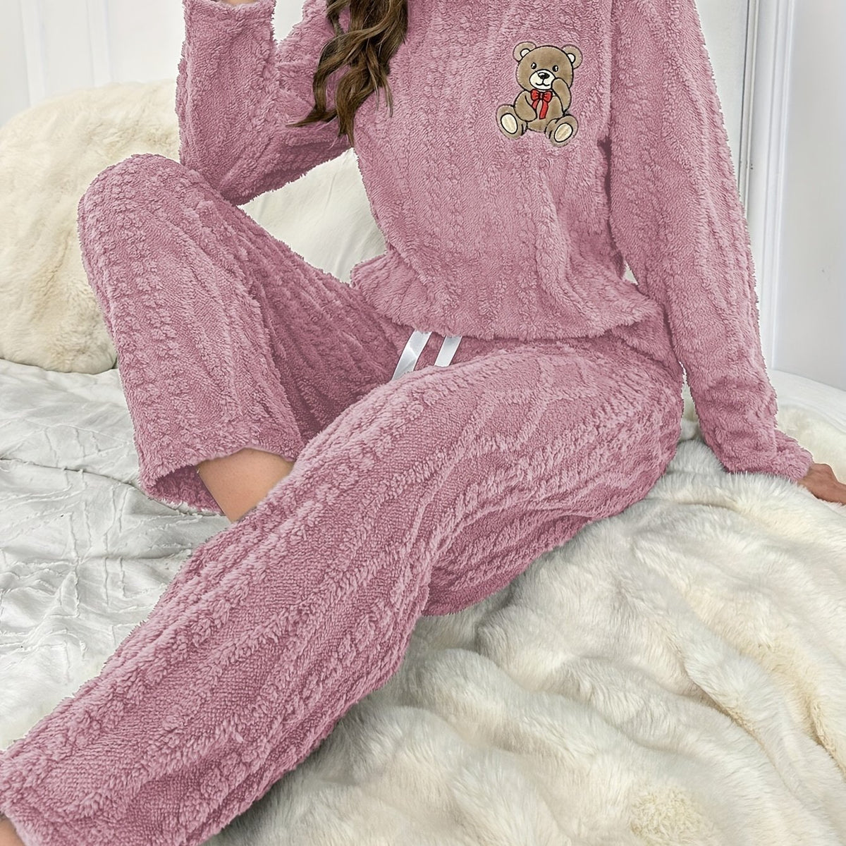 Pyjama Damen in Altrosa mit gesticktem Bär und Schleife am Bund
