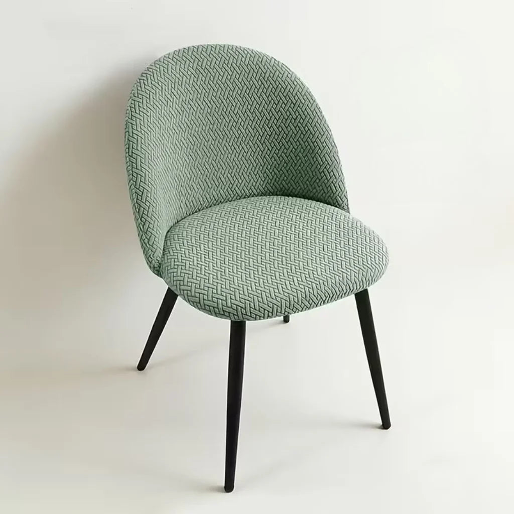 Stuhlhusse in Matcha Grün auf einem Schalenstuhl