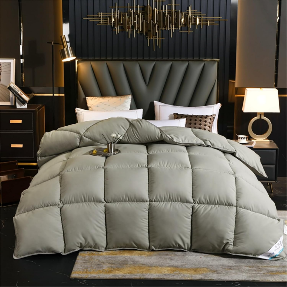 Winterbettdecke in Olivgrau auf dem Bett im Schlafzimmer
