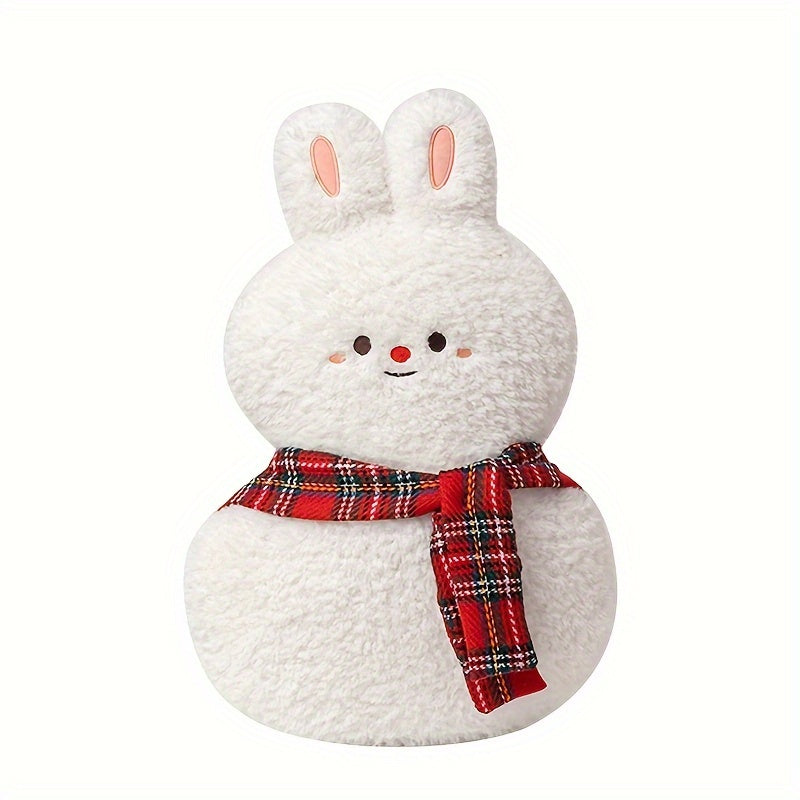 Weihnachtskissen Schneehase aus weißem Plüsch mit rot kariertem Schal vor weißem Hintergrund
