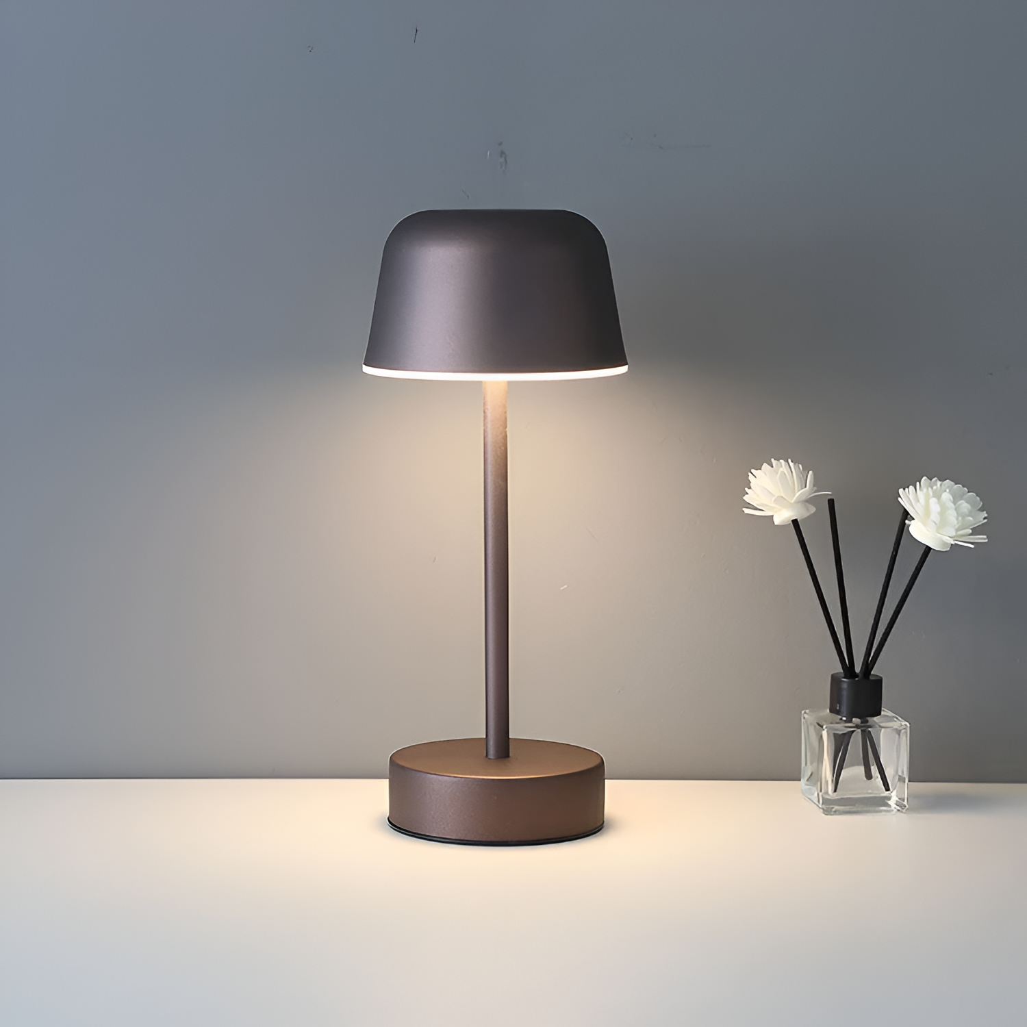 Bunte LED-Tischlampe im Retro-Design, kabellos, USB-aufladbar