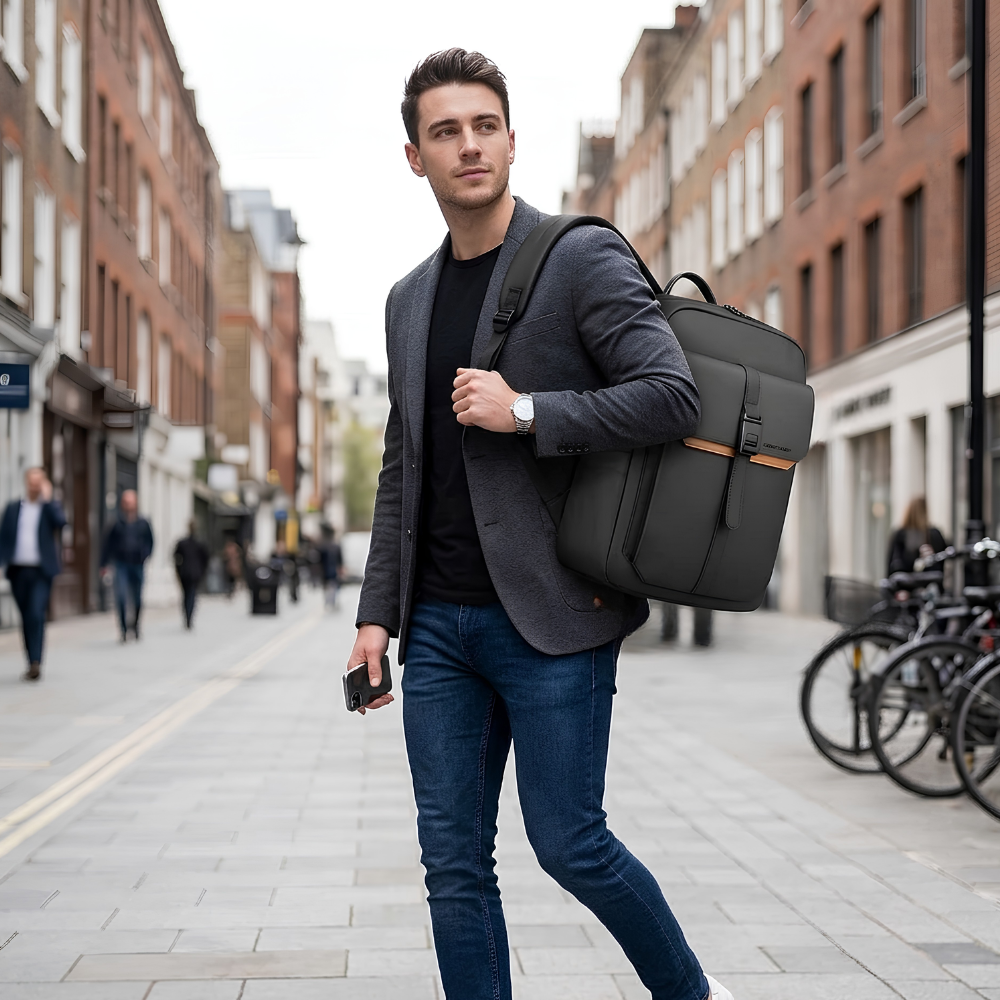 Eleganter Business Laptop Rucksack für Herren - Wasserdichter 15,6” Tagesrucksack mit Klappe