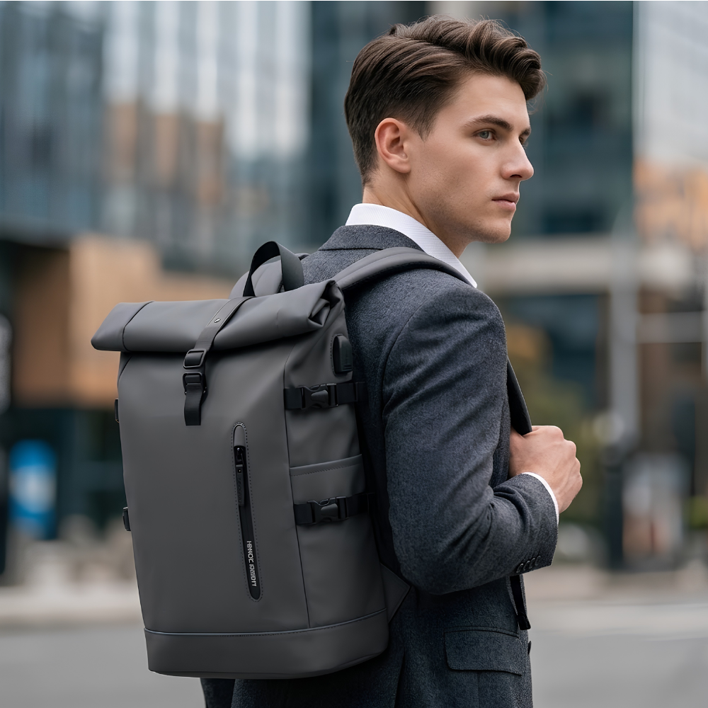 Wasserdichter Roll-Top Reiserucksack für Herren - Großer 15,6” Laptop Rucksack mit USB-Anschluß
