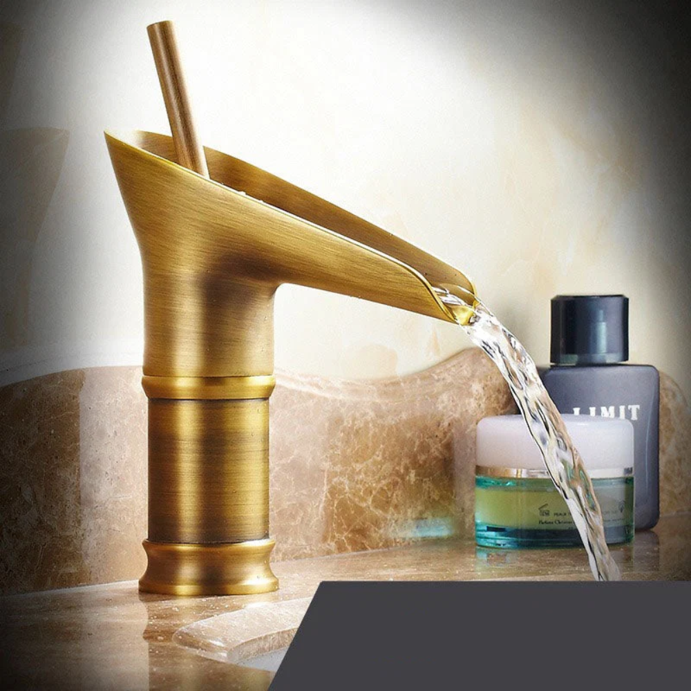 Brassélia Luxus Waschtischarmatur Gold - Wasserfall Armatur Hohe Mischbatterie für Waschbecken