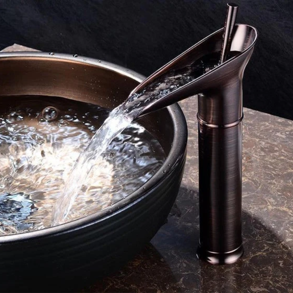 Brassélia Luxus Waschtischarmatur Gold - Wasserfall Armatur Hohe Mischbatterie für Waschbecken