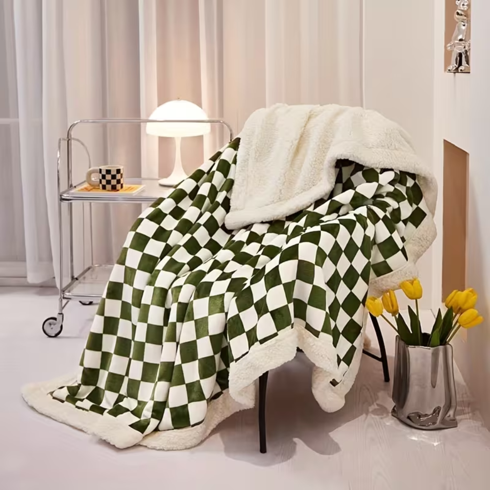Kuschelige Fleecedecke mit Karo-Muster 150x200 bis 200x230 cm – Dicke Wohndecke für Sofa und Bett