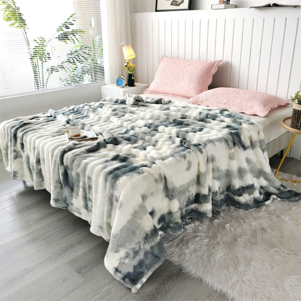 Kuscheldecke im Batik-Design 100x150 bis 200x230 cm – Flauschige Plüschdecke für Sofa und Bett