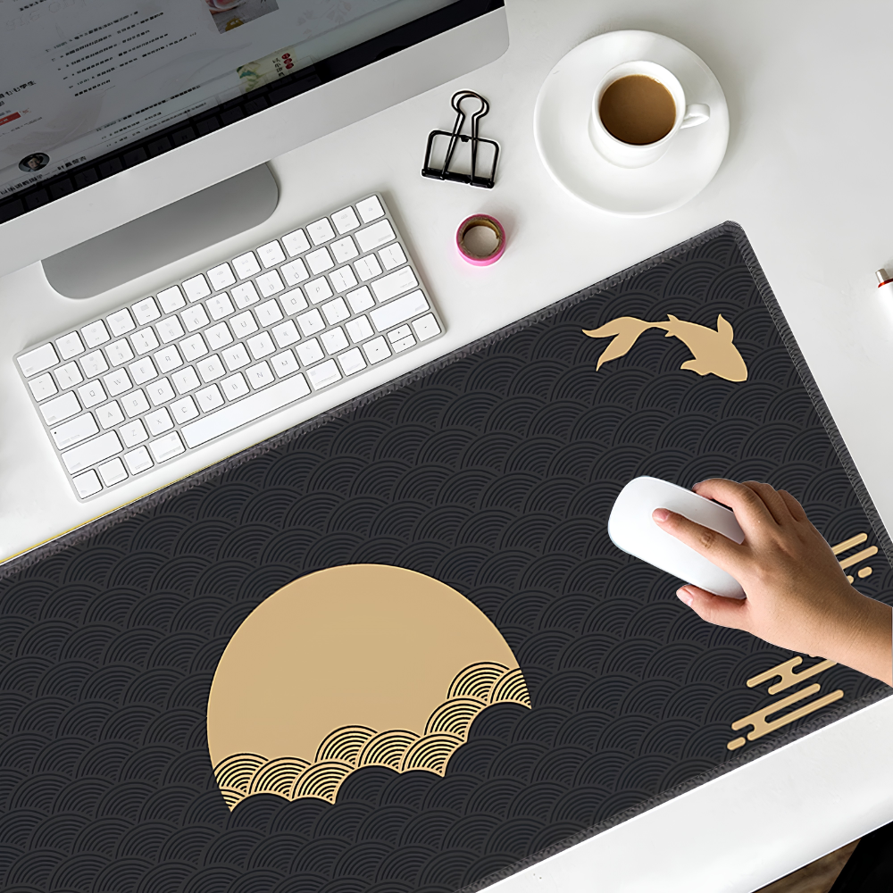 XXL Gaming-Mauspad mit japanischem Koi-Design Schwarz-Gold – Rutschfeste Schreibtischunterlage für Büro, Homeoffice & Gaming
