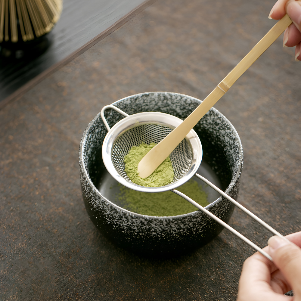 Matcha-Set 4-tlg – Handgefertigte Keramikschale, Halter, Bambusbesen (Chasen) & Bambus-Matcha-Löffel (Chashaku)