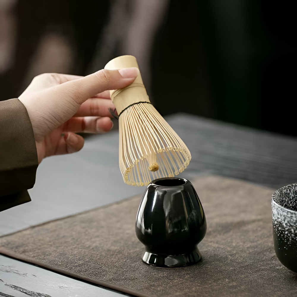 Matcha-Set 4-tlg – Handgefertigte Keramikschale, Halter, Bambusbesen (Chasen) & Bambus-Matcha-Löffel (Chashaku)