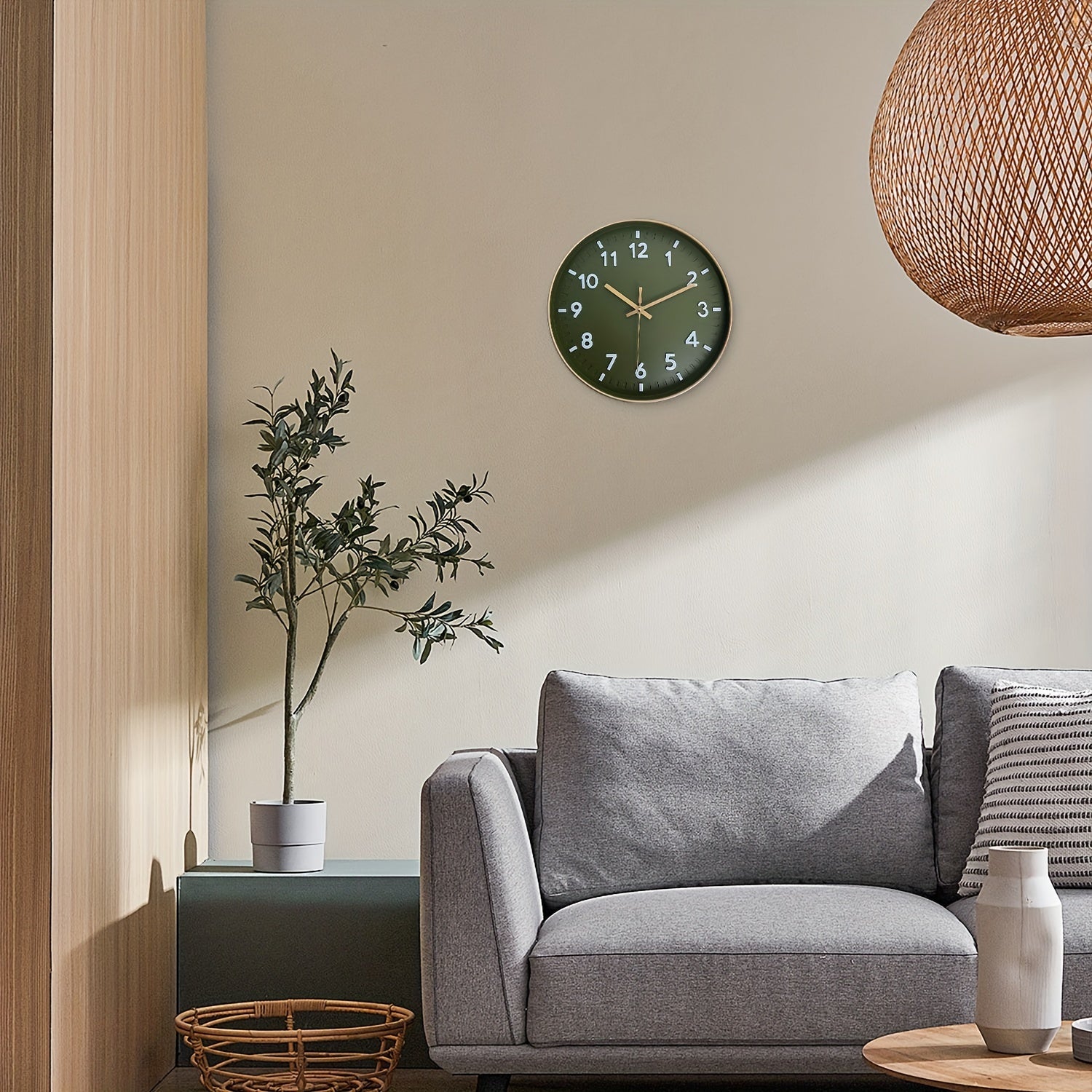 Wanduhr Grün Geräuschlos – Moderne Runde Quarzuhr mit Goldrand für Wohnzimmer, Küche & Schlafzimmer