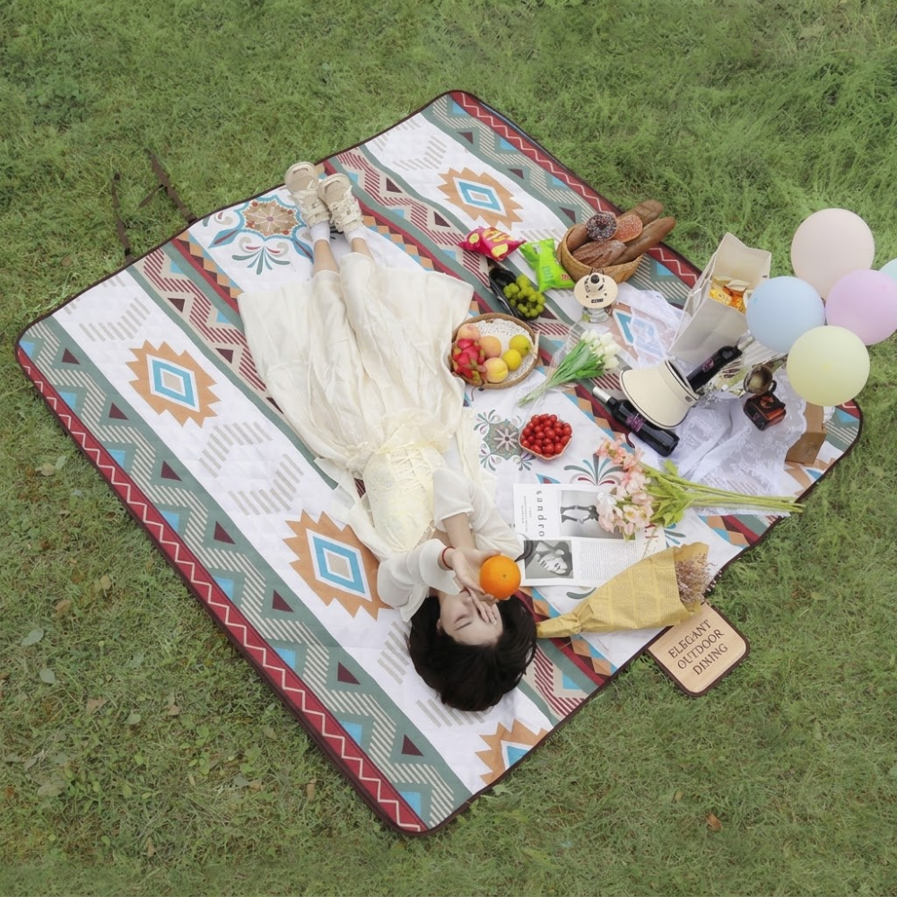 Wasserabweisende Picknickdecke 200 x 200 cm Faltbare Campingmatte aus Oxford-Gewebe mit Tragegurt für Strand und Outdoor