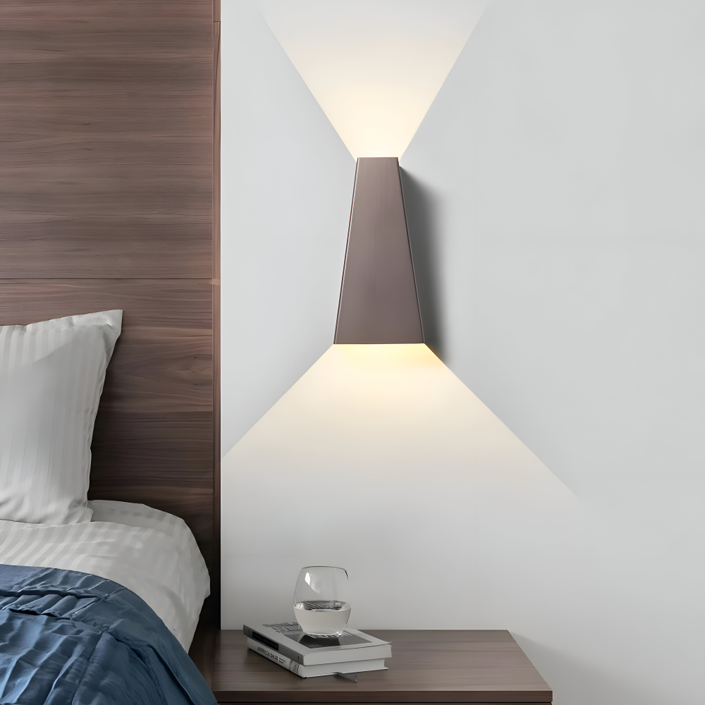 AlumiRay Wandleuchte - Minimalistische Trapezförmige Wandlampe - Up and Down Wall Lights LED