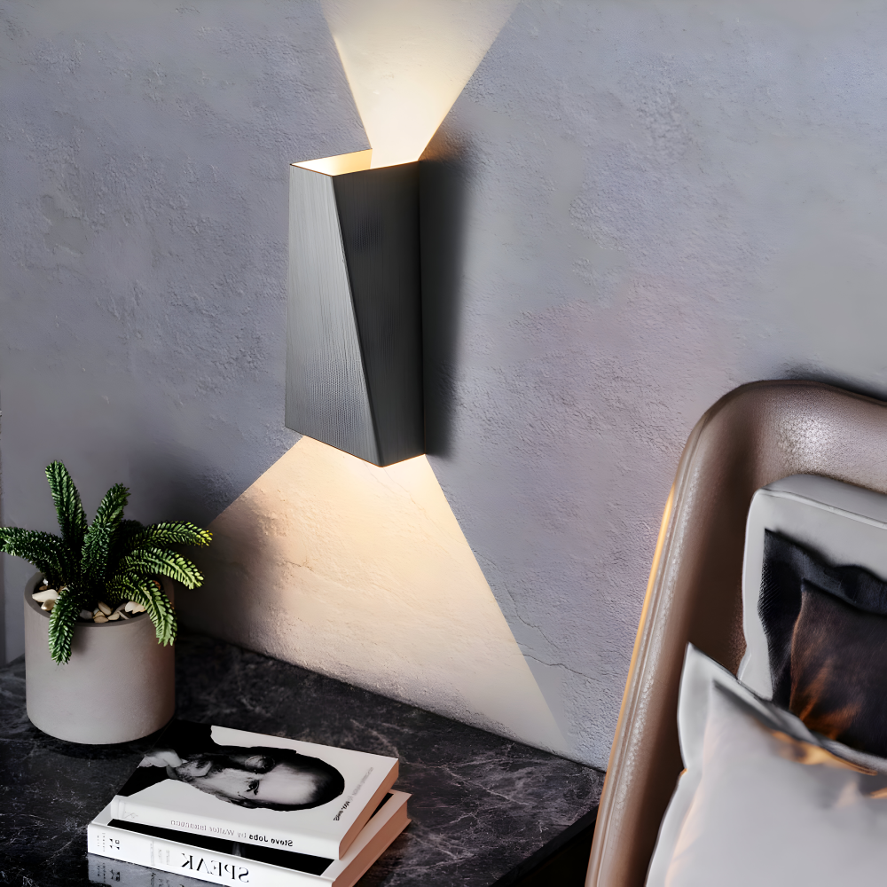 AlumiRay Wandleuchte - Minimalistische Trapezförmige Wandlampe - Up and Down Wall Lights LED