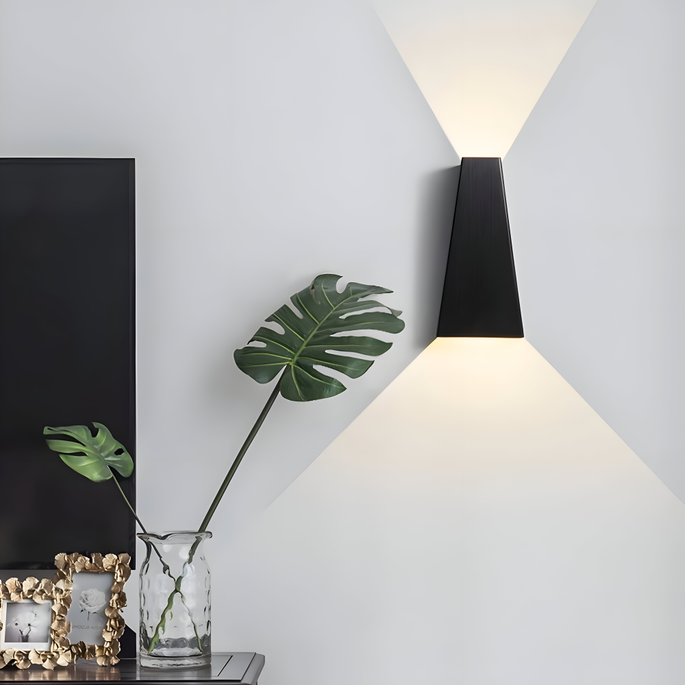 AlumiRay Wandleuchte - Minimalistische Trapezförmige Wandlampe - Up and Down Wall Lights LED