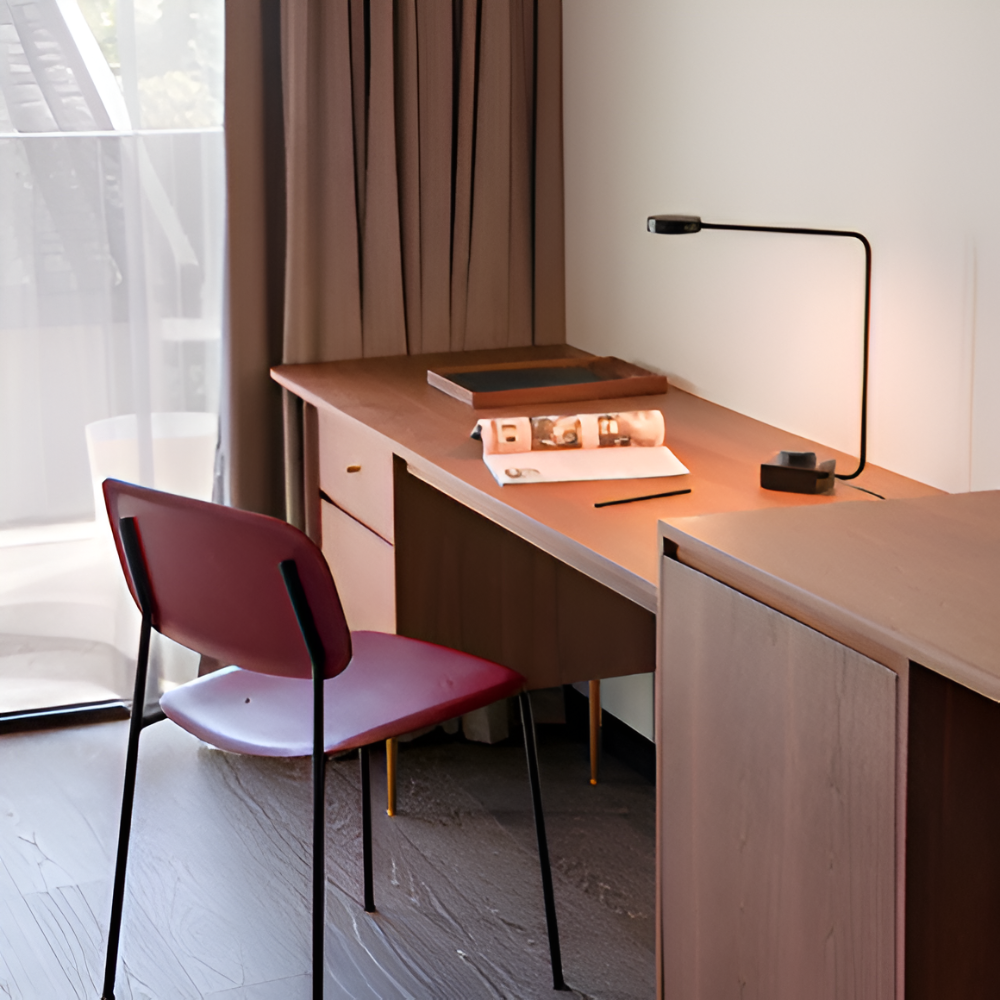 Aluminium Schreibtischlampe - Dimmbare LED-Leuchte mit geschwungenem Design